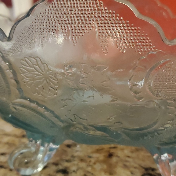 *1117 Vintage Light Blue Footed Carnival Glass Fruit Bowl - Picture 8 of 12